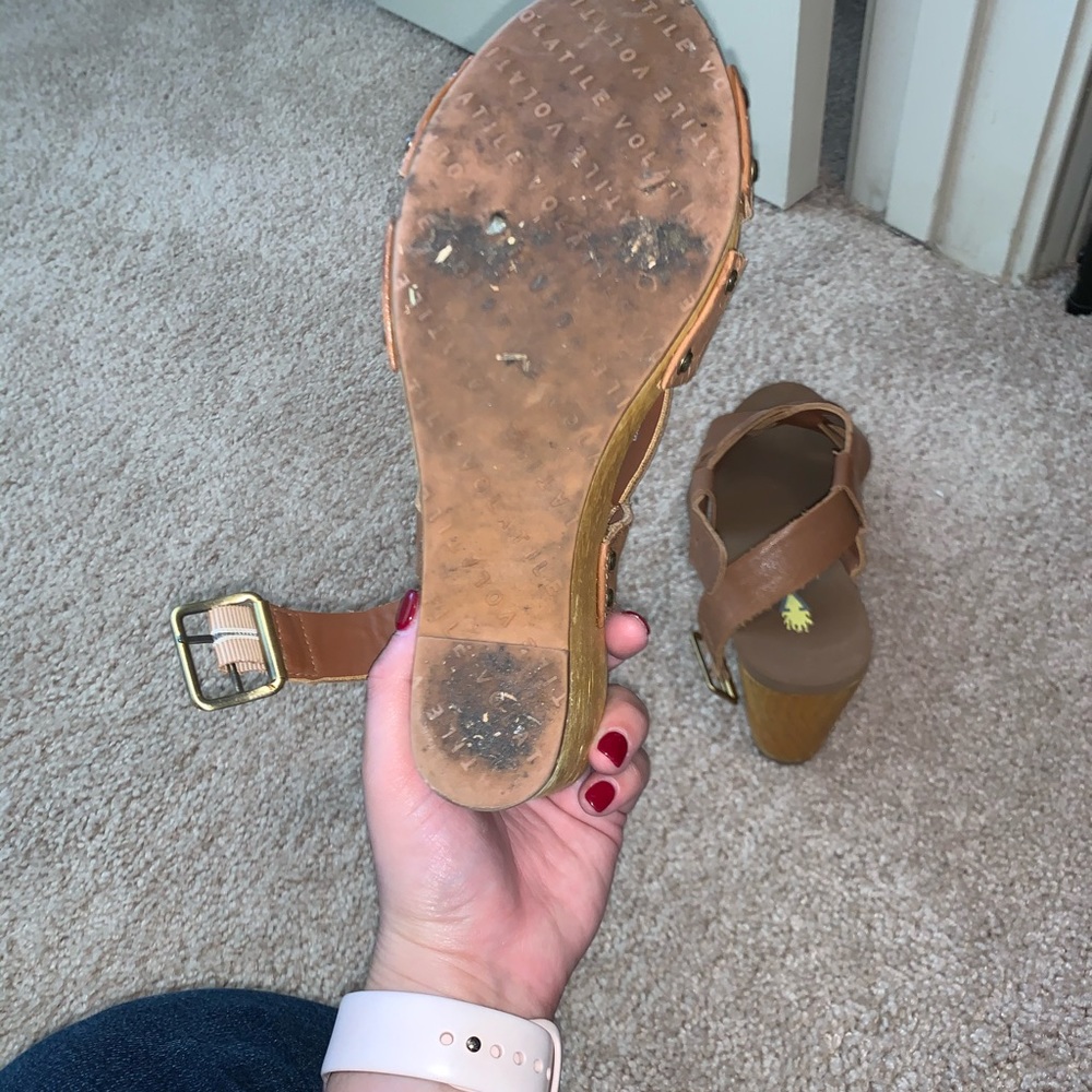 Volatile Brown Wedges - Picture 3 of 4